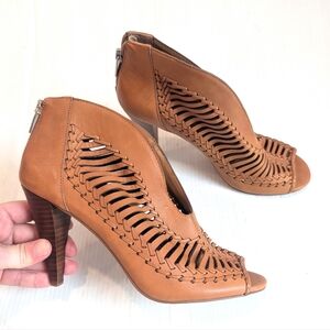 VINCE CAMUTO Acha Women's Elegant Tan Cut-out Leather Peep-Toe Heels Size 8.5